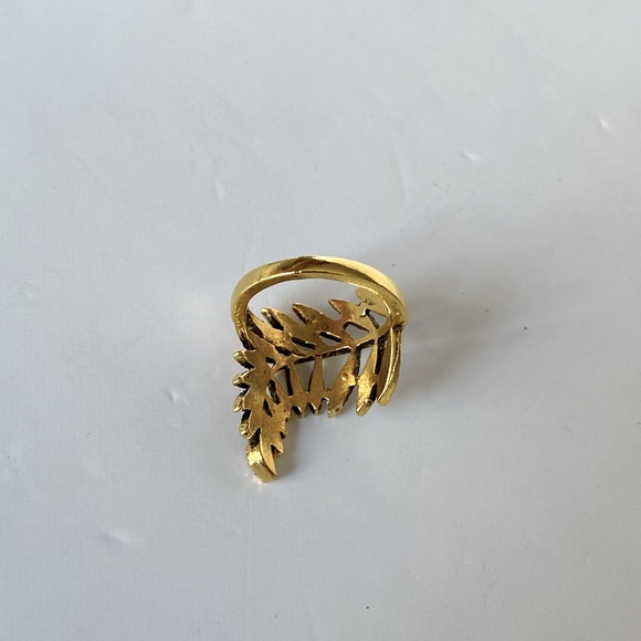 💜 SALE 2/$15 💜  🆕 PALM LEAF Gold Ring!!! - Picture 4 of 6